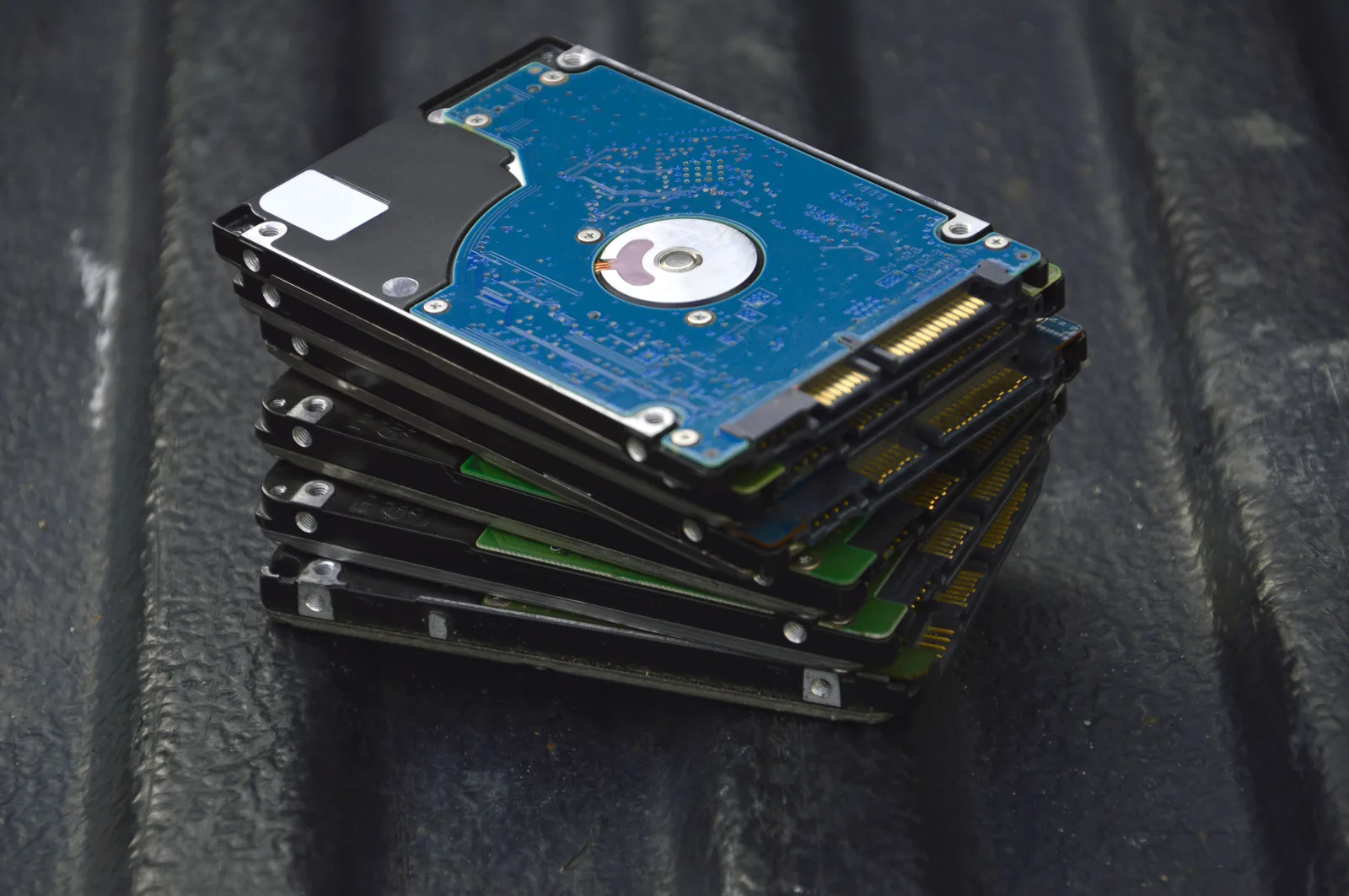 2.5-inch and 3.5-inch hard drives supplied by Elite Infotech Oman